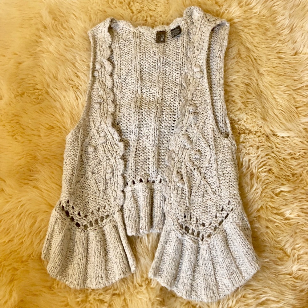 BKE Brand knit vest. Boho staple piece! Size M.